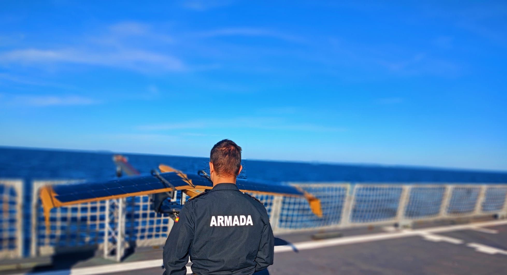 LA ARMADA VIGILA LA PIRATERIA EN EL GOLFO DE GUINEA CON EL DRON DE ...